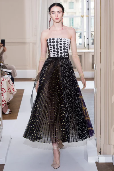 Look 10
